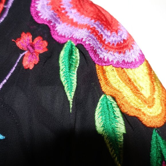 ROJA COLLECTION EMBROIDERED FLORAL BEAUTIFUL TUNIC - Picture 10 of 10